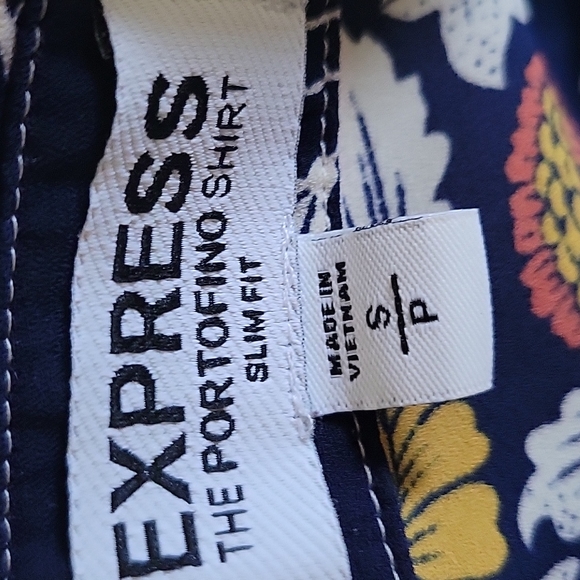 Express Button down blouse. - Picture 3 of 5